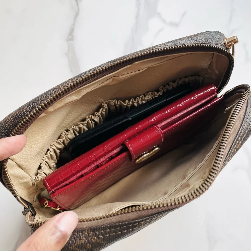 Louis Vuitton Monogram Pouch Crossbody 💖 - Picture 8 of 15